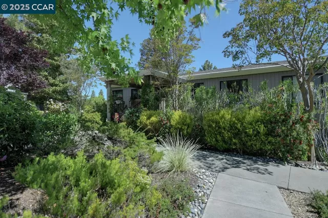 MLS: 41105573 Condo For Sale