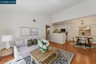 Photo #4: 41105656 Listing