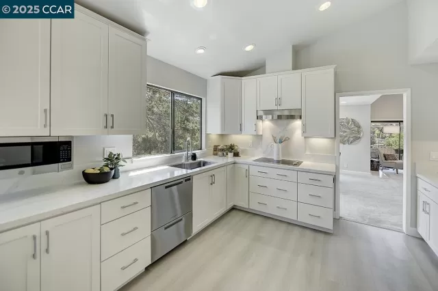 MLS: 41105704 Condo For Sale