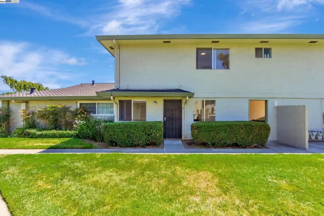 MLS: 41105834 Condo For Sale