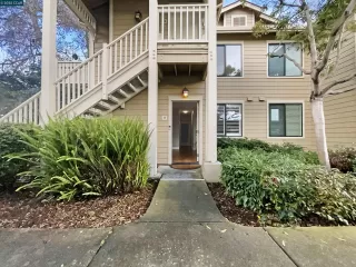 More Details about MLS # 41105966 : 33 SHORELINE CT