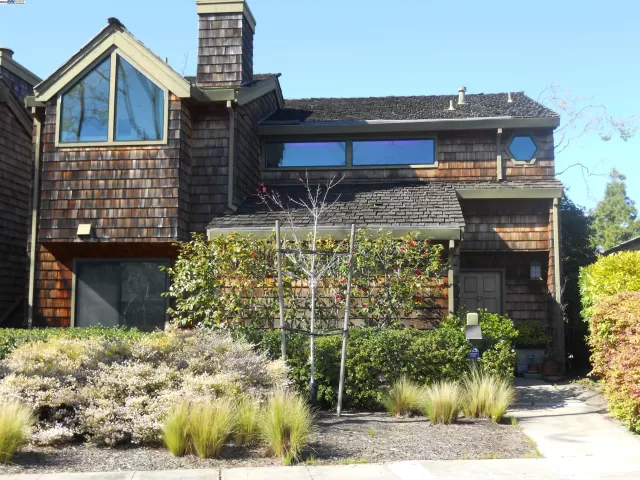 MLS: 41105998 Condo For Sale