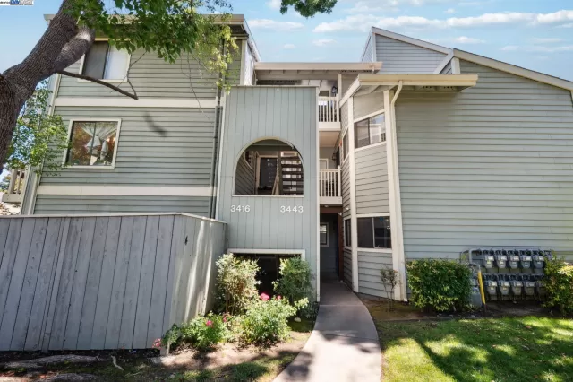 MLS: 41106003 Condo For Sale