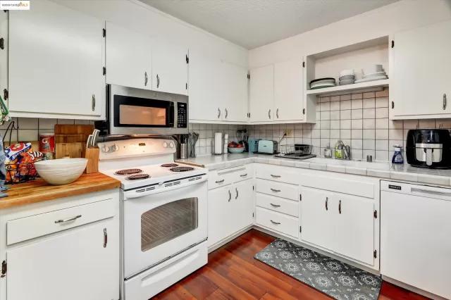 MLS: 41106063 Condo For Sale