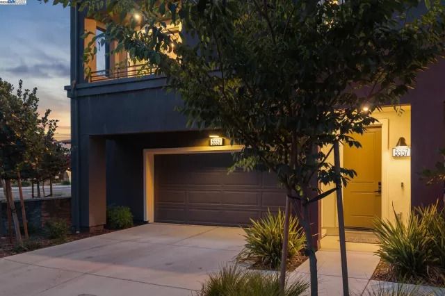 MLS: 41106096 Condo For Sale