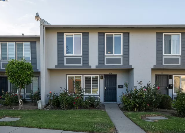 MLS: 41106239 Condo For Sale