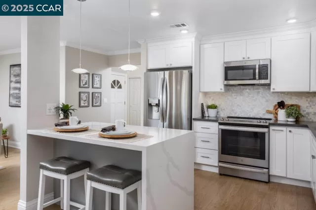 MLS: 41106301 Condo For Sale