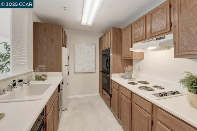 MLS: 41106304 Condo For Sale