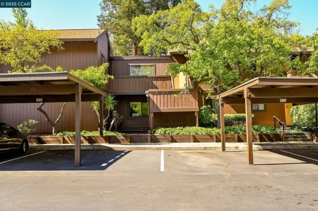 MLS: 41106402 Condo For Sale