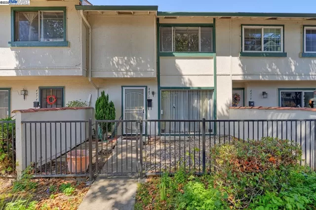 MLS: 41106471 Condo For Sale