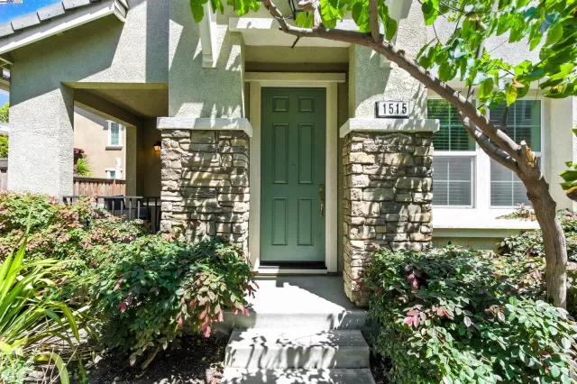 MLS: 41106508 Condo For Sale