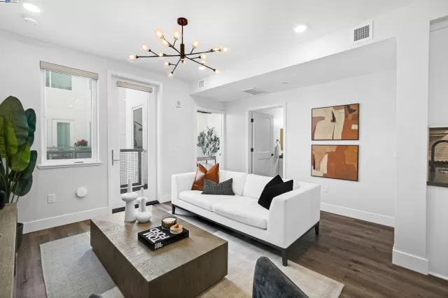 MLS: 41106541 Condo For Sale