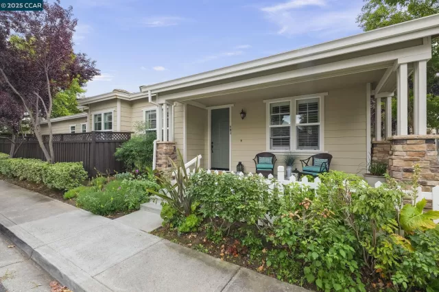 MLS: 41106544 Condo For Sale