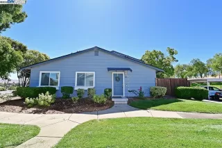 Browse active condo listings in SPRING VALLEY