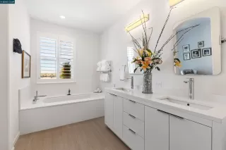 Photo #5: 41106592 Listing