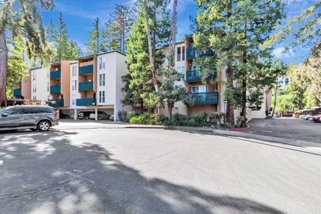 MLS: 41106612 Condo For Sale