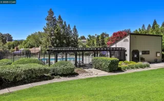 Photo #4: 41106631 Listing