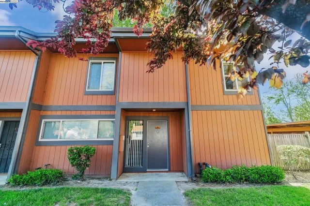 MLS: 41106651 Condo For Sale