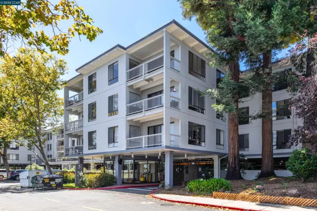 MLS: 41106653 Condo For Sale