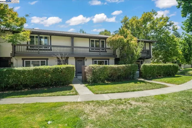 MLS: 41106712 Condo For Sale