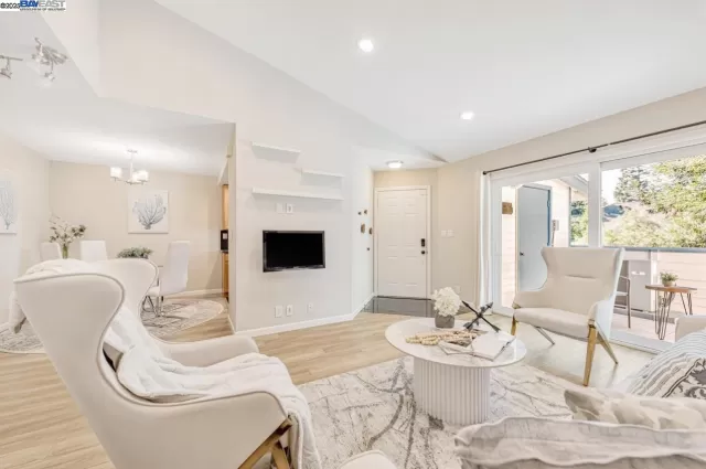 MLS: 41106768 Condo For Sale