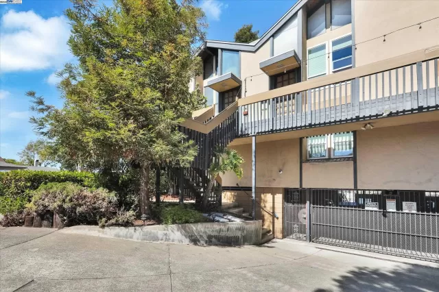 MLS: 41106944 Condo For Sale