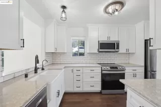 More Details about MLS # 41107127 : 204 PEBBLECREEK CT