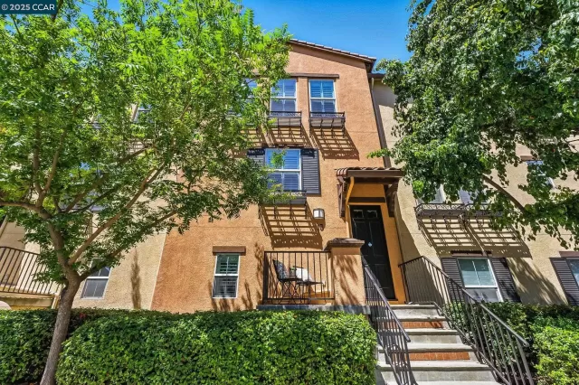 MLS: 41107300 Condo For Sale
