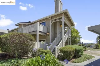More Details about MLS # 41107360 : 31 LAKESHORE COURT