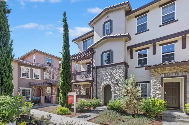 MLS: 41107386 Condo For Sale