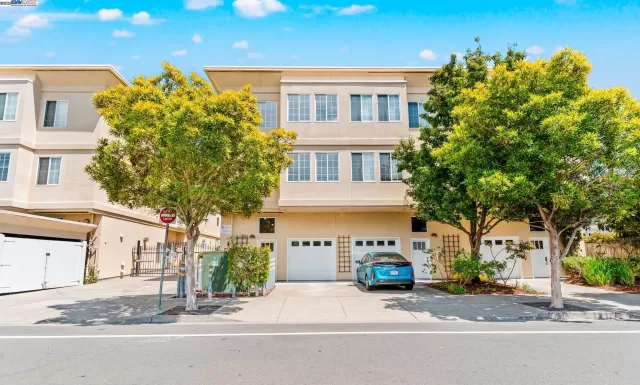 MLS: 41107400 Condo For Sale