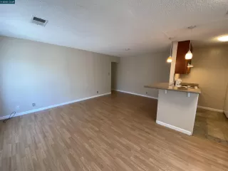 Photo #5: 41107463 Listing