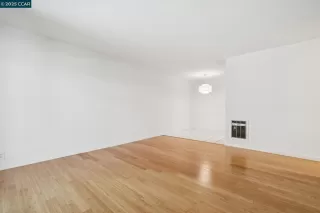 Photo #5: 41107578 Listing