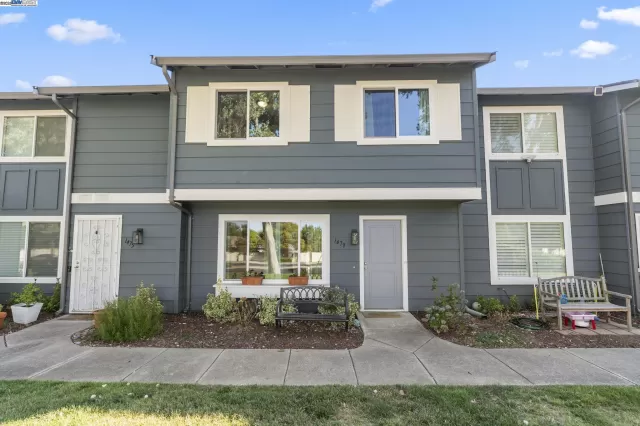 MLS: 41107704 Condo For Sale