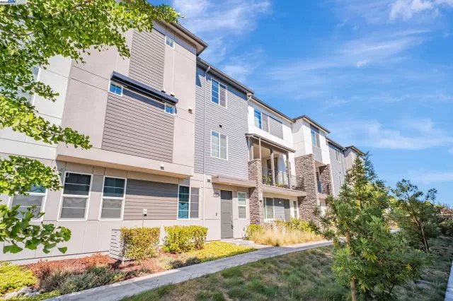 MLS: 41107820 Condo For Sale