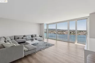 Browse active condo listings in LAKESIDE REGENCY PLAZA