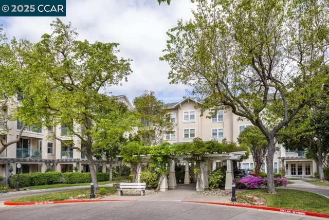 MLS: 41107964 Condo For Sale