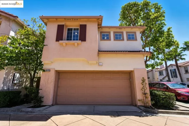 MLS: 41108048 Condo For Sale