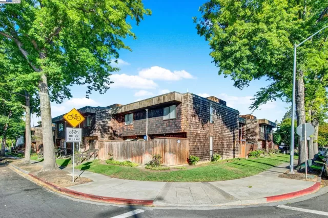 MLS: 41108052 Condo For Sale