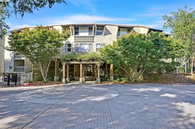 MLS: 41108225 Condo For Sale