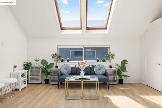 MLS: 41108294 Condo For Sale