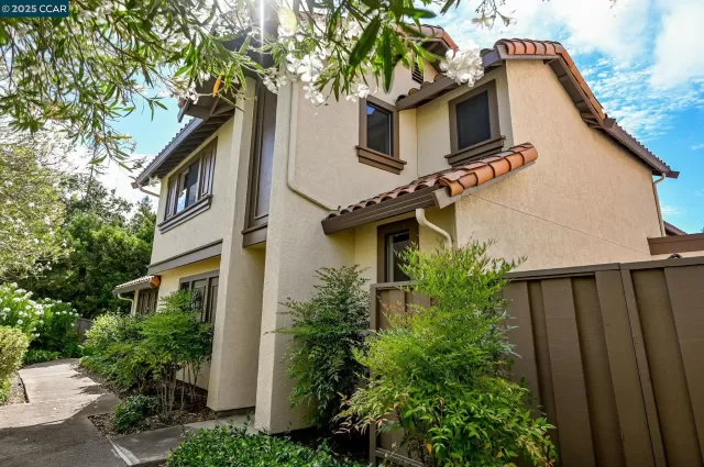 MLS: 41108307 Condo For Sale