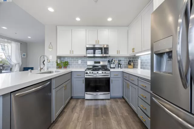 MLS: 41108323 Condo For Sale