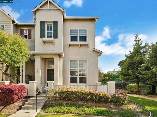 MLS: 41108421 Condo For Sale