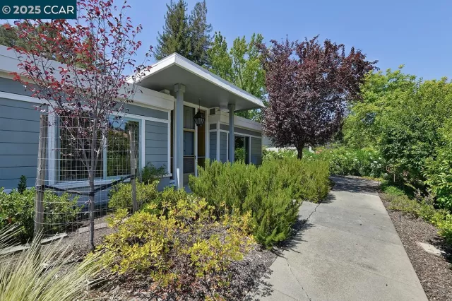 MLS: 41108478 Condo For Sale