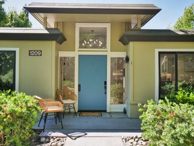 MLS: 41108505 Condo For Sale