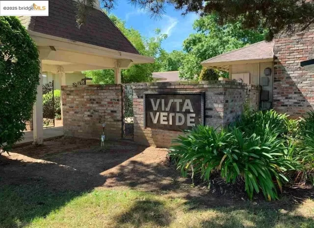 MLS: 41108528 Condo For Sale