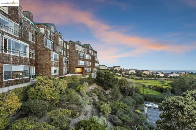 MLS: 41108599 Condo For Sale