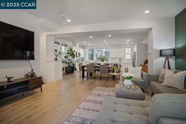 MLS: 41108678 Condo For Sale