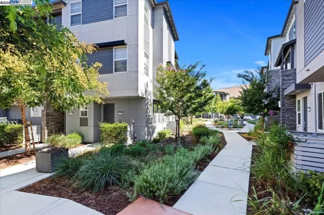 MLS: 41108716 Condo For Sale